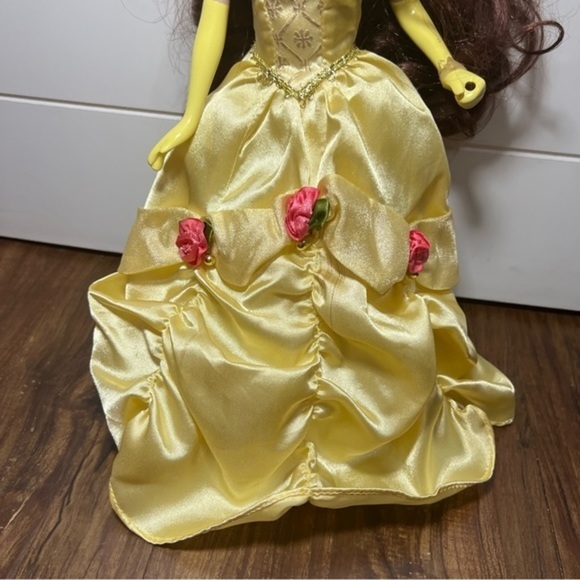 Porcelain Beauty and the Beast Belle doll - Picture 2 of 10